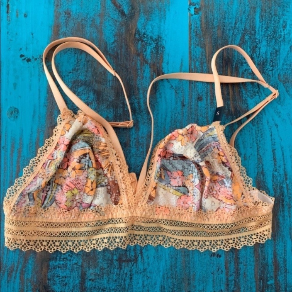 💕 VICTORIA’S SECRET Strappy Floral Bralette